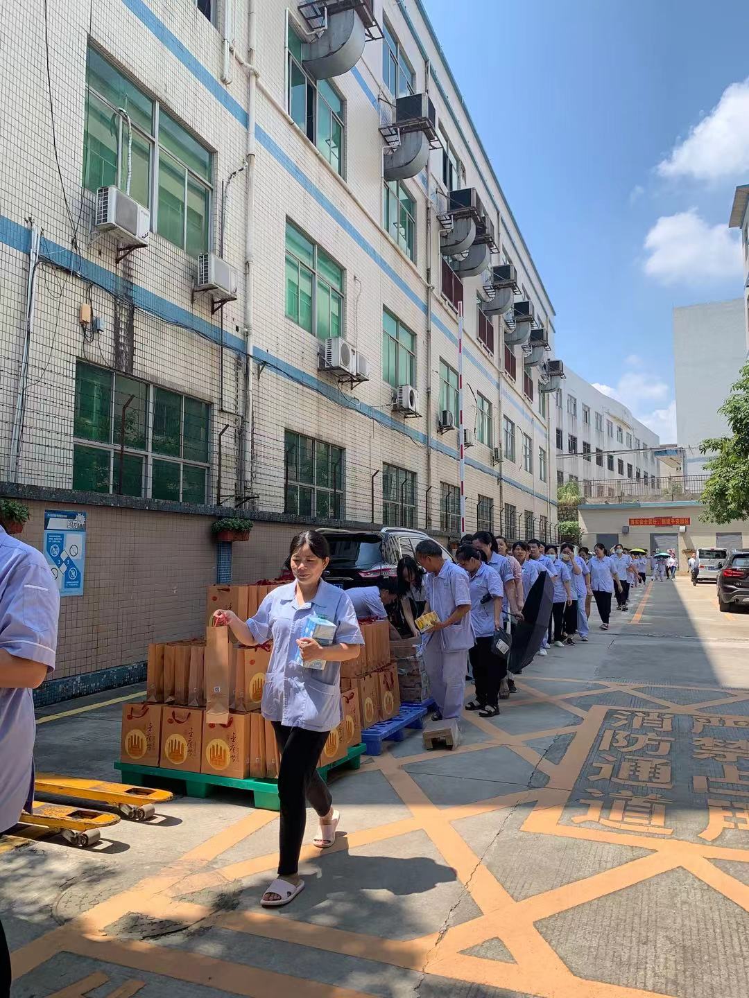 雅香麗化妝用品（深圳）有限公司預(yù)祝大家度過一個(gè)平安祥和、喜慶歡樂的中秋假期！