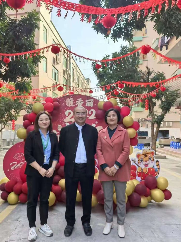 2022年“如虎添億”--- 元旦佳節(jié)，雅香麗為家人們準(zhǔn)備了豐盛的晚宴~祝大家新年快樂~