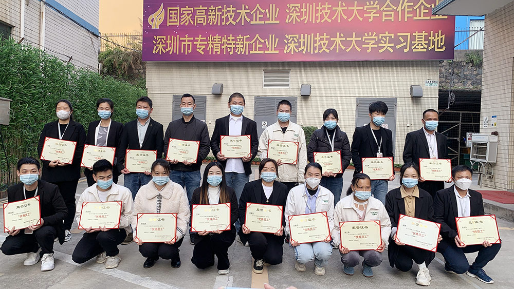 雅香麗化妝用品（深圳）有限公司預(yù)祝大家度過一個平安祥和、喜慶歡樂的元旦假期！