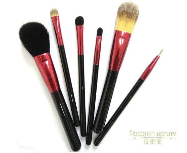 如何根據妝容風格選擇合適的化妝刷套裝？