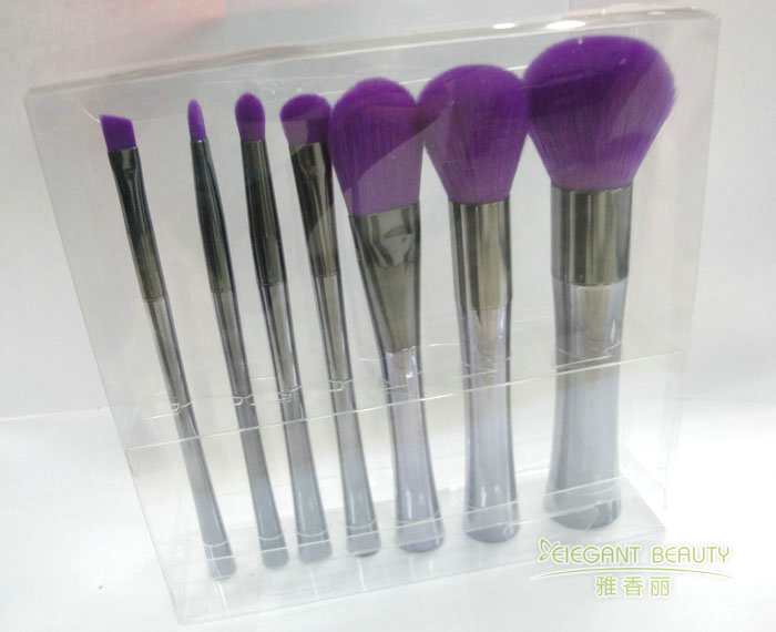 成套化妝刷中的每把刷子都有何特定用途？